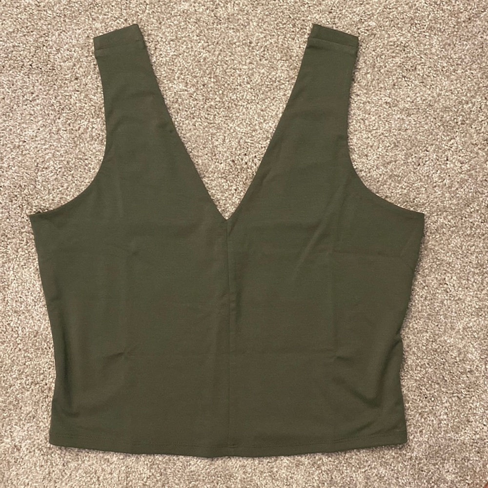 Women’s medium green crop tank banana republic NWT